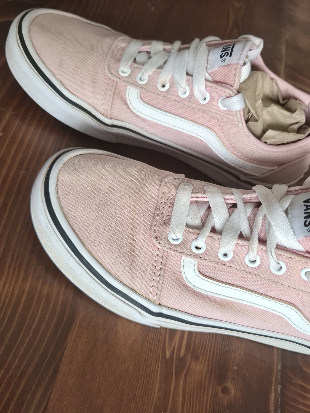 Girls Vans Old Skool Low Top Sneakers in Light Pink
